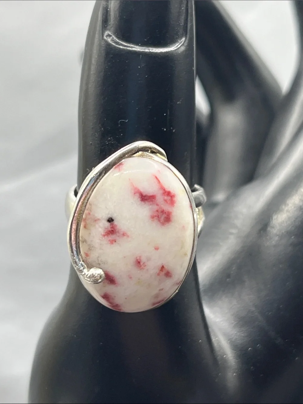Sterling silver oval Cinnabrite or Cinnibar split shank ring size 8